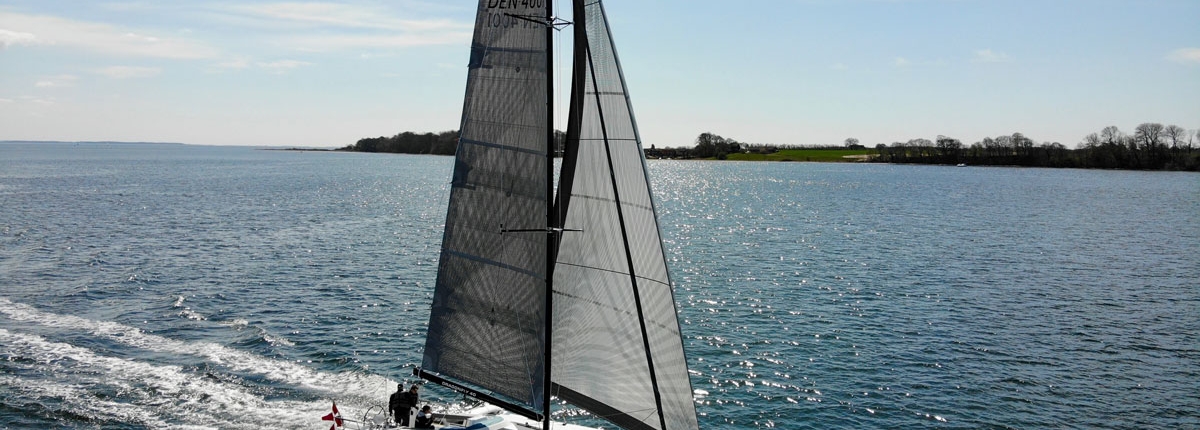 Dragonfly 40 trimaran with code 0 reacher