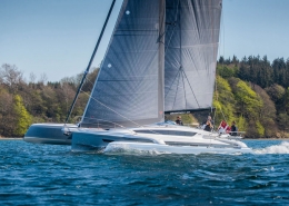 Dragonfly 40 trimaran sailing upwind