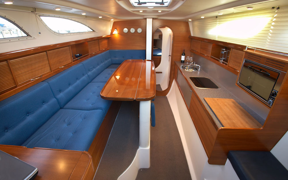 Dragonfly 35 main cabin