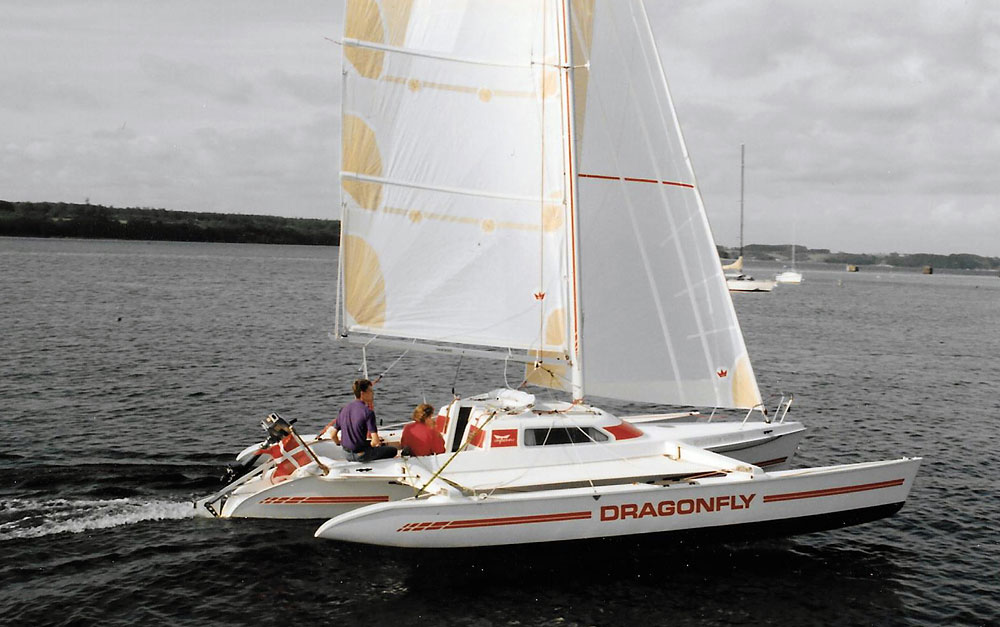 Dragonfly 800 sailing