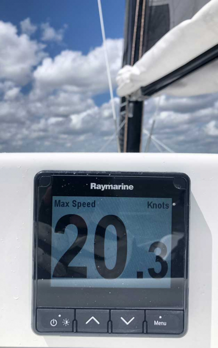 DF28-RTI22_20kts Round the island race 2022 - 20 knots