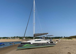Dragonfly 28 trimaran beached at Bembridge