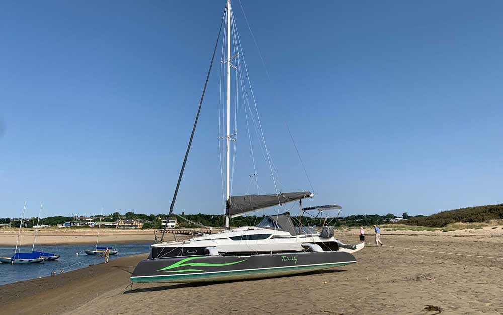 DF28_Bembridge_2022 Dragonfly 28 trimaran beached at Bembridge