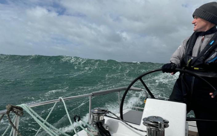 Dragonfly 40 sailing in rough sea