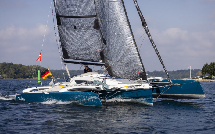 Dragonfly 25 on Silverrudder 24 race