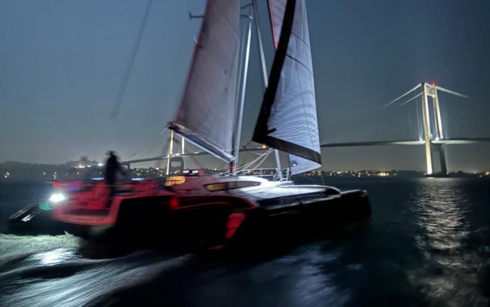 Dragonfly 40C on Silverrudder 24 race at night