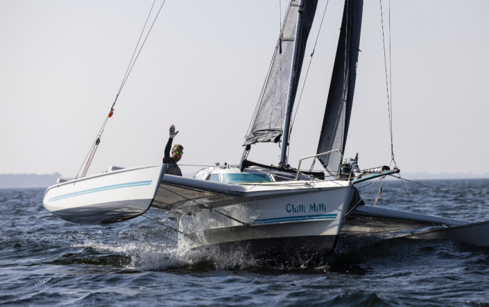 Dragonfly 800 on Silverrudder 24 race